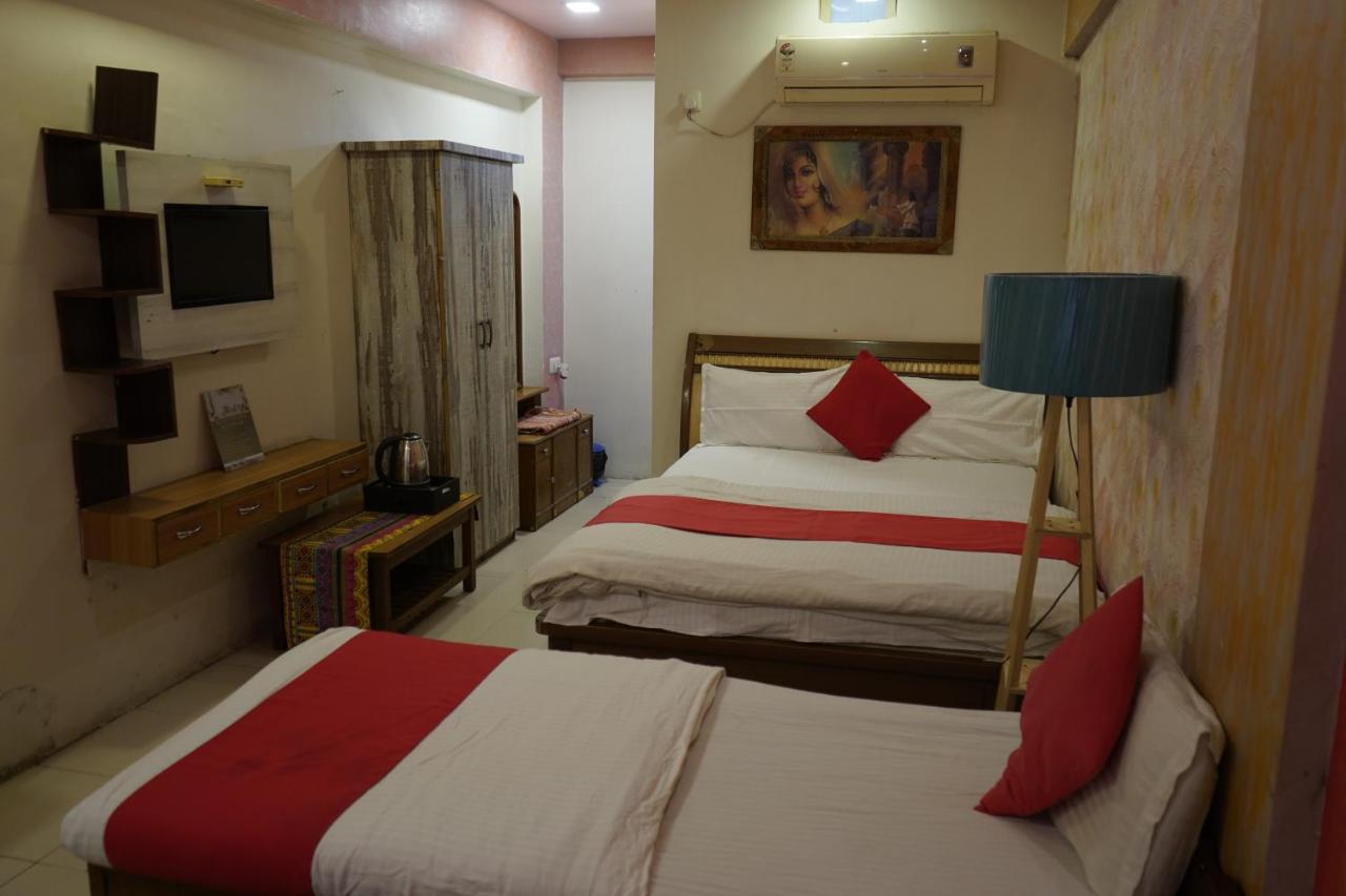 Hotel Krishna Ахмедабад Экстерьер фото