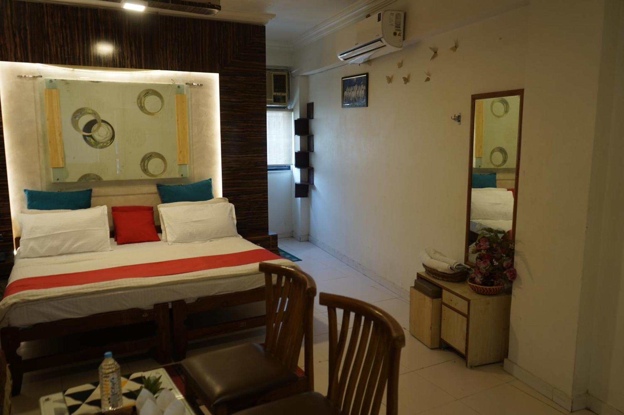 Hotel Krishna Ахмедабад Экстерьер фото